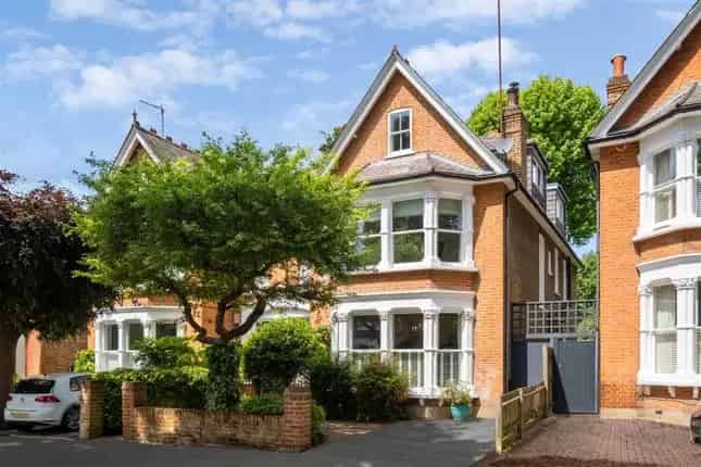 5 Bedroom Victorian Villa for Sale in London W4