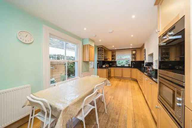 Four Double Bedroom House for Sale Sugden Road London SW11