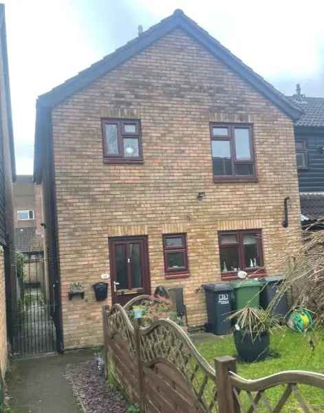 3 Bed Semi Detached House Large Garden