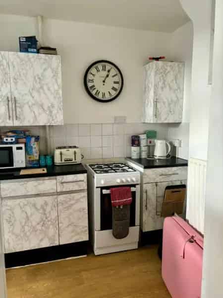 1 Bed Ground Floor Flat with Garden Near Shops and Buses
