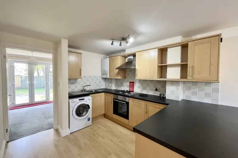 One Bedroom Apartment Didcot Close to Amenities Gated Parking