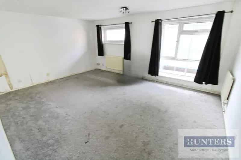 3 bedroom Flat
 For Sale 
Total Size: 946 SQ FT