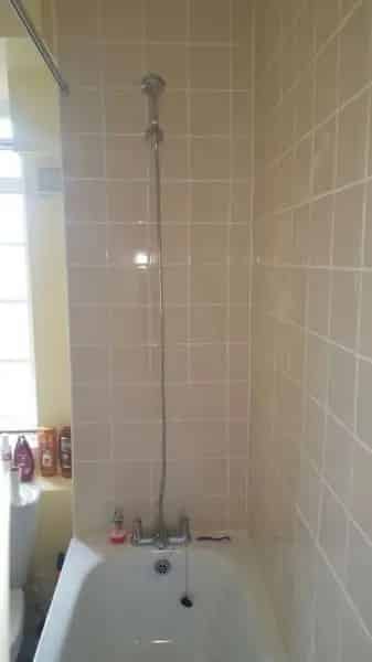 Recently Decorated Apartment with Balcony and Parking Near Central London