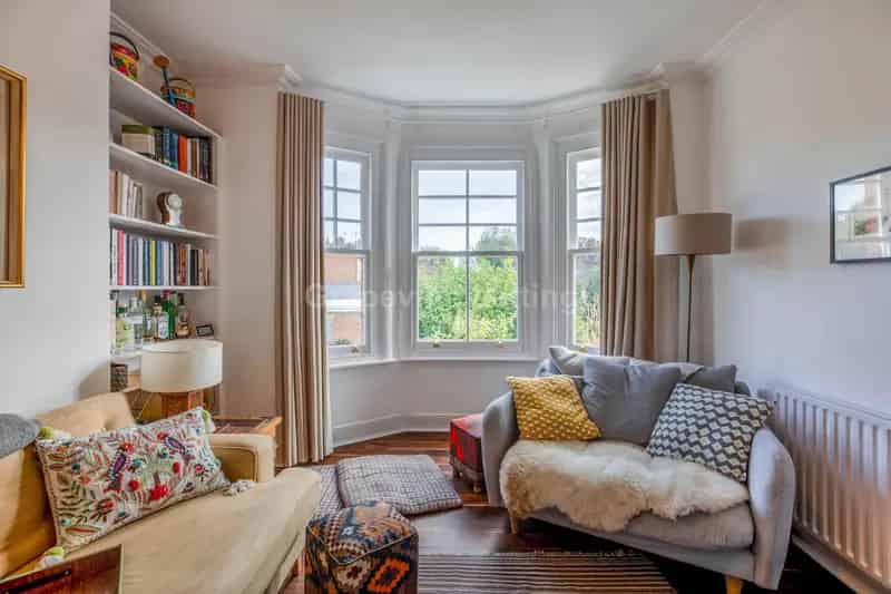 3 Bedroom Flat House to Rent Near Oval and Stockwell