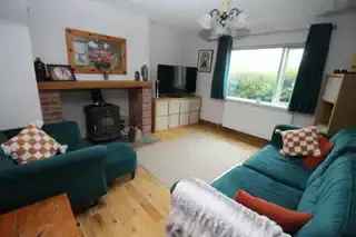 Semi Detached Chalet Bungalow Near Amenities