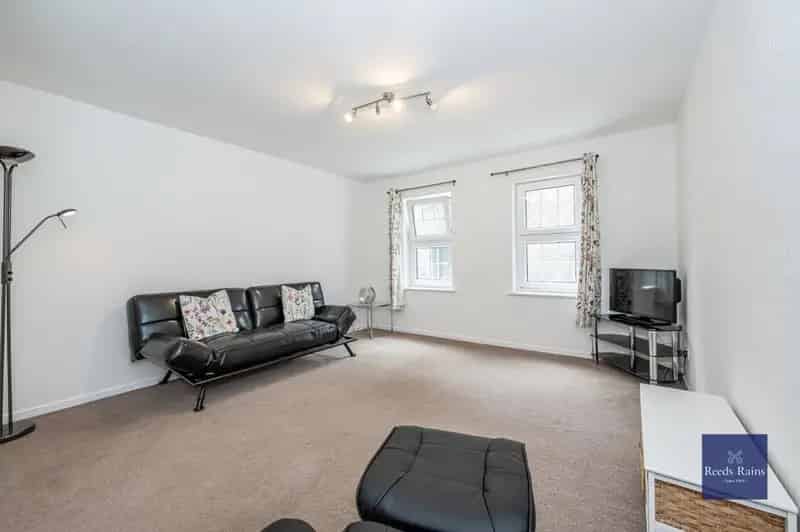 1 Bedroom Flat for Sale near Elephant Castle London SE17