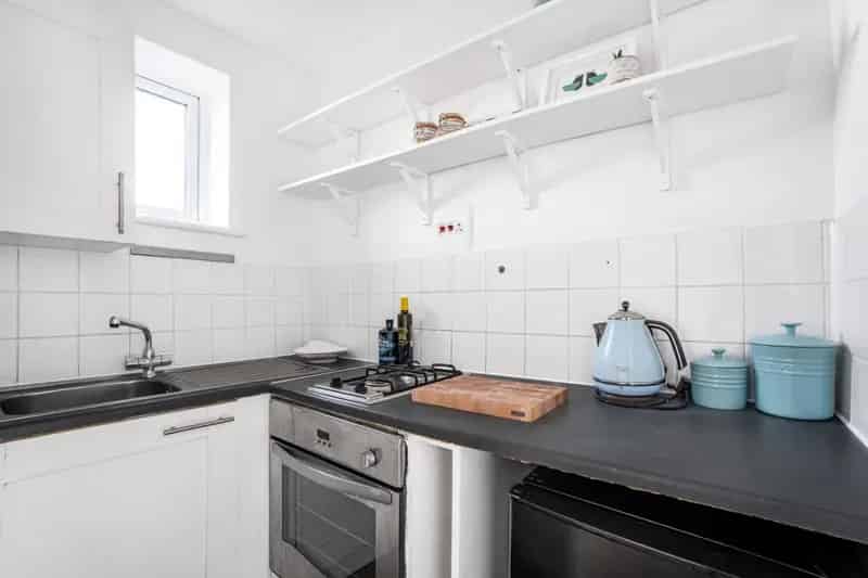 1 Bedroom Flat for Sale - Victorian Gem with Garden Access