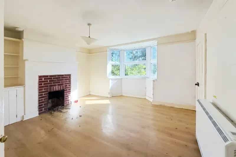 Three Bedroom Semi-Detached House Requiring Renovation Large Garden