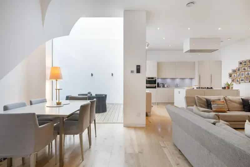 Redeveloped Mews House near Hyde Park
