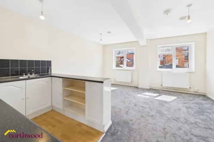 Spacious Apartment with Gas Central Heating and Double Bedrooms