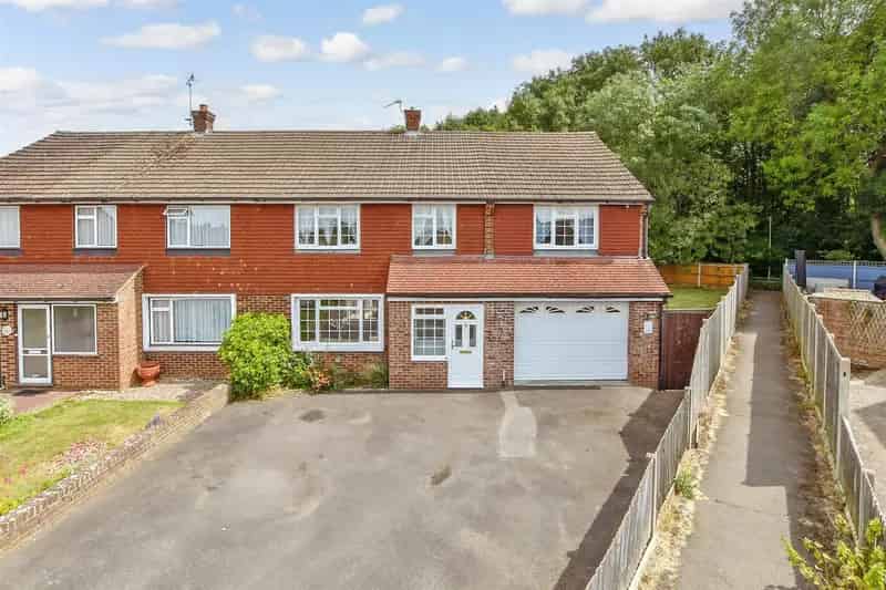 5 Bedroom Semi Detached House For Sale