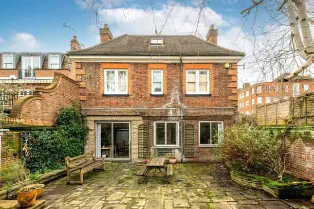 St John's Wood House For Sale - 2497 sq ft