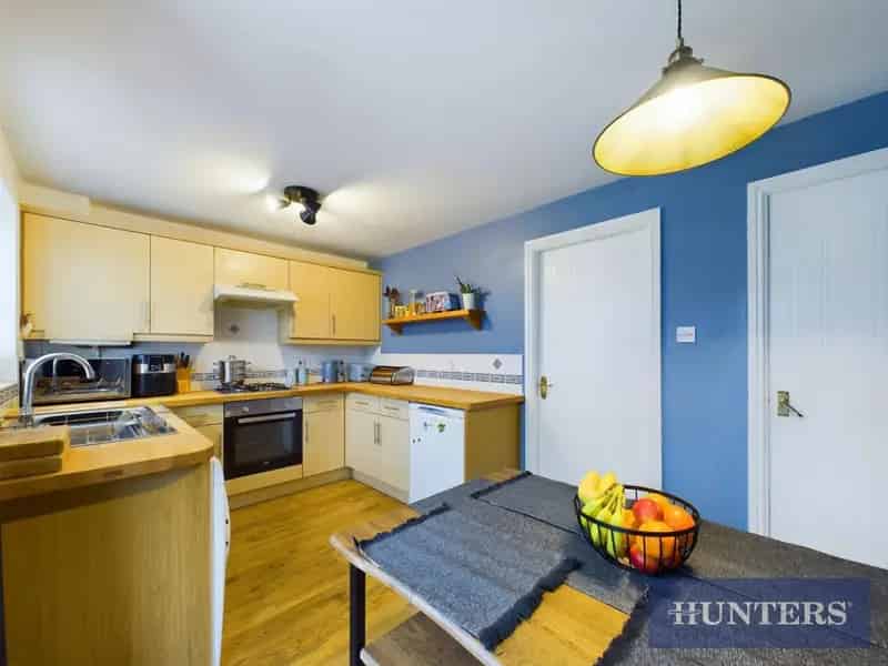 3 Bedroom Semi Detached House For Sale 748 SQ FT