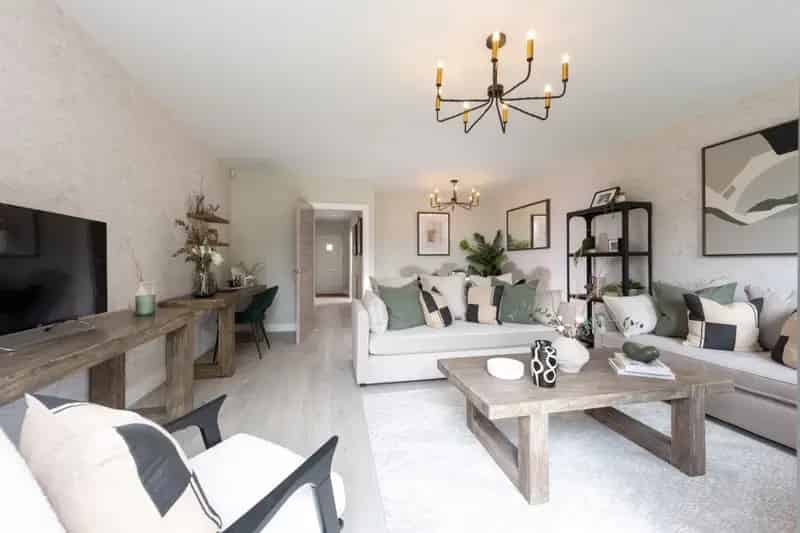 4 Bedroom Detached House with Garage and Garden