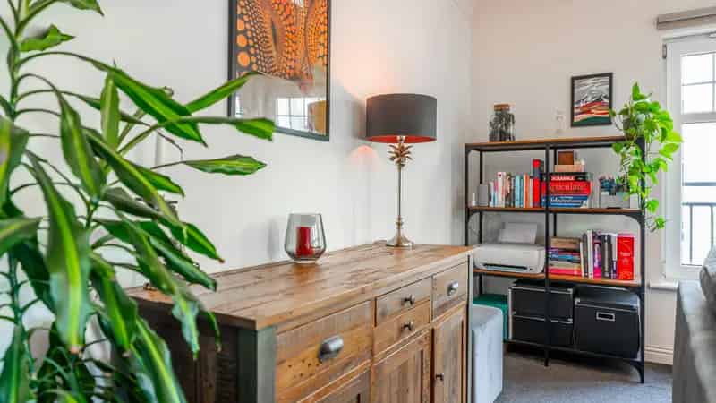 2-Bedroom Apartment in Shawlands Glasgow with Private Parking