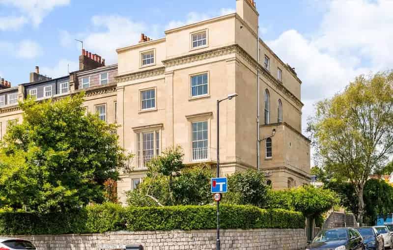 5 Bedroom Semi Detached House For Sale