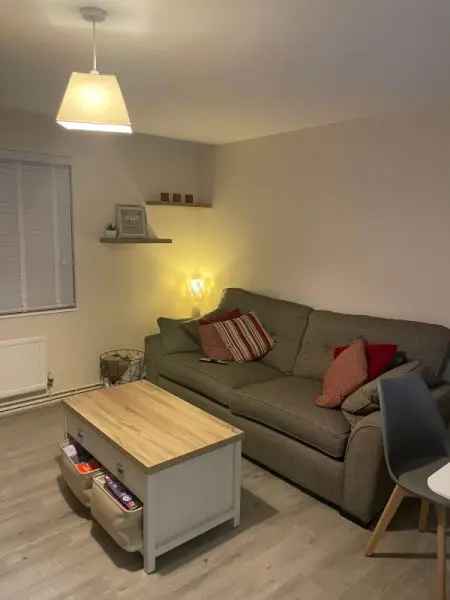 Flat For Rent in Horsham, England