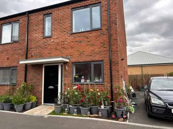 Brand New 2 King Size Bedroom Semi-Detached Home Near Shops and Schools