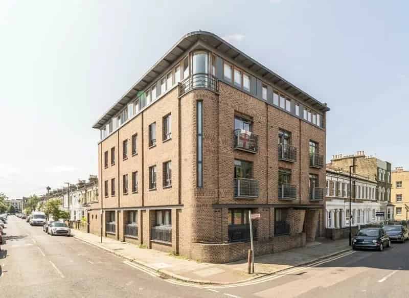 2 Bed Flat Clapham Brixton Top Floor Modern Open Plan