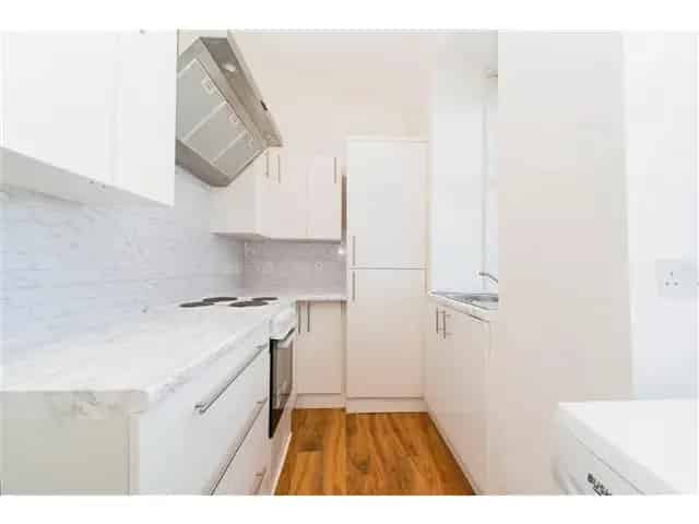 2 Bedroom Flat for Sale Paisley