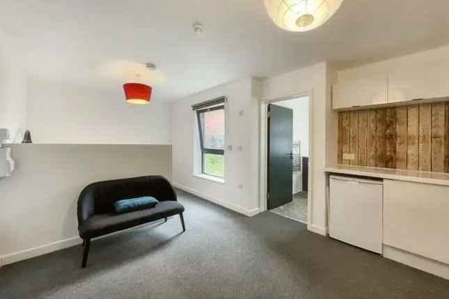 Studio Flat to Rent in Bristol BS5 - Private Bathroom & Kitchenette