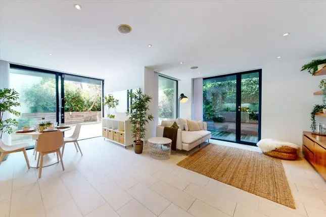 2-Bed Flat to Rent in Latitude House Camden Modern Apartment Large Terrace