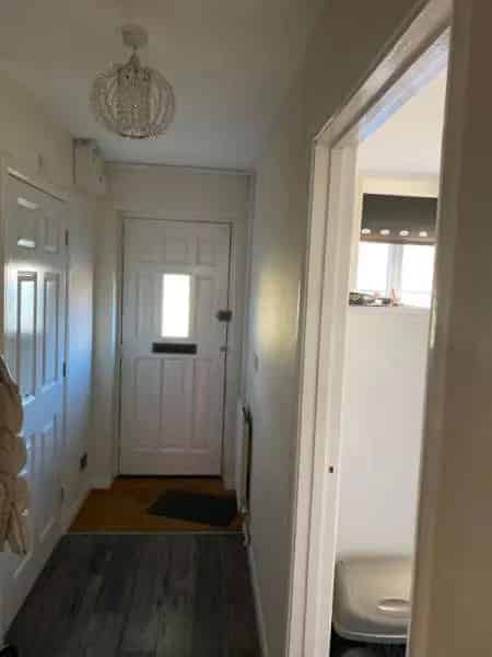 3 Bedroom House in Quiet Area New Kitchen French Doors Garden