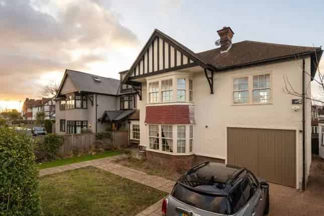 Semi Detached House for Sale Brondesbury Park NW2