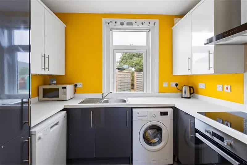 2 Bed Flat Lower Villa with Private Garden and Modern Amenities