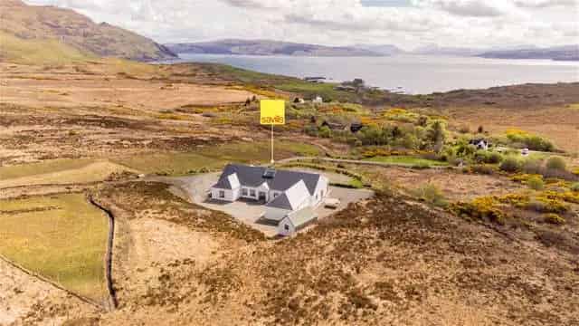 Spacious 4-Bedroom Bungalow with Stunning Sea Views