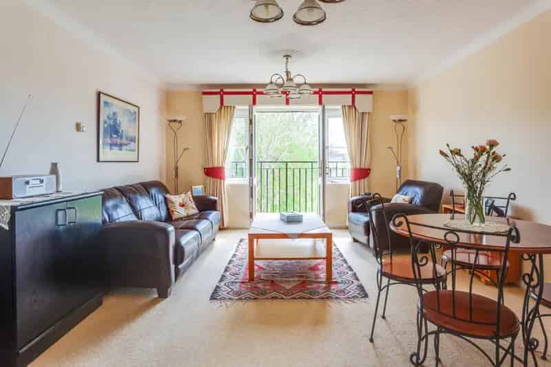 2 Bedroom Apartment Near Reading Station
