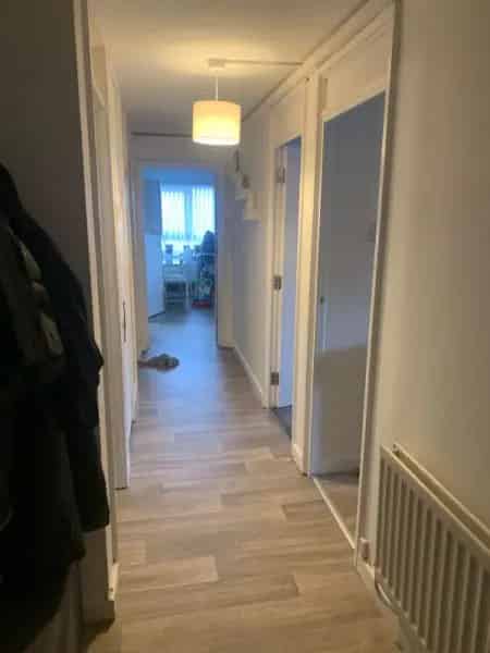 Large 2-Bed Flat with Balcony 9th Floor 2 Lifts