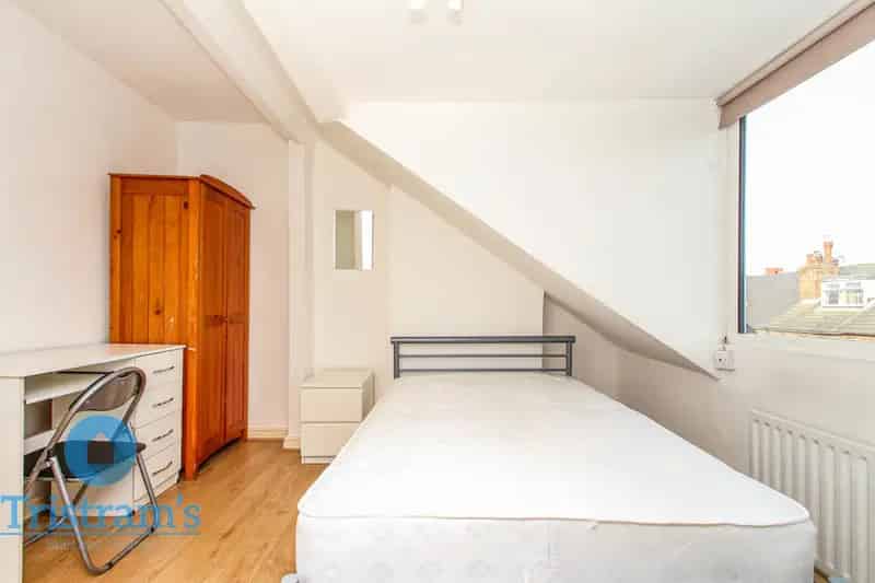 1 Bedroom House Share Student House to Rent