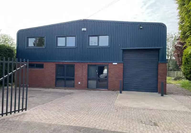 Modern Warehouse Unit with Office Space and Yard in Earlsdon