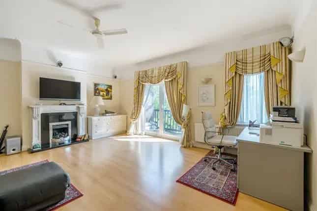 Six Bedroom Semi Detached House for Sale Dartmouth Road London NW2