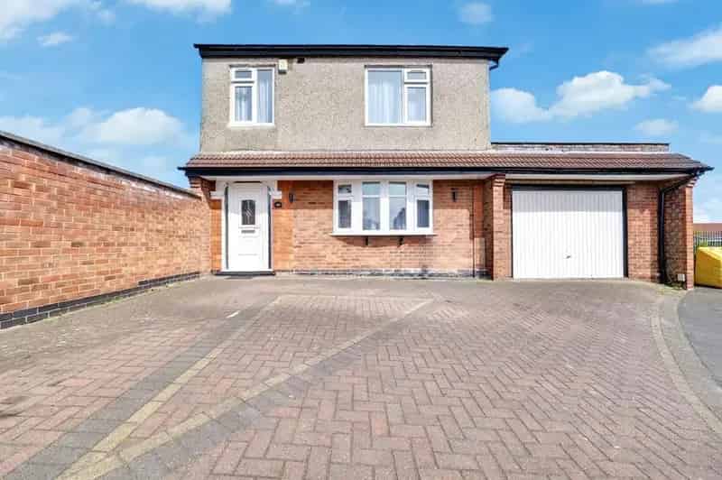 3 Bedroom Detached House For Sale