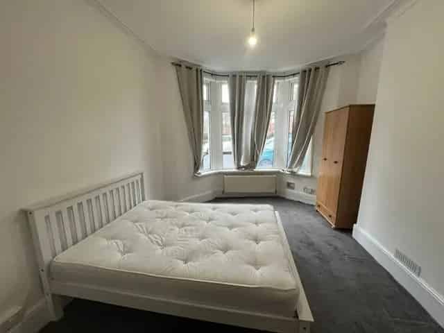 Newly Decorated One Bedroom Apartment To Rent From September
