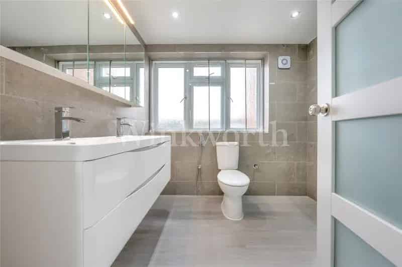 1 Bedroom Flat London - Newly Decorated Duplex Near Tube