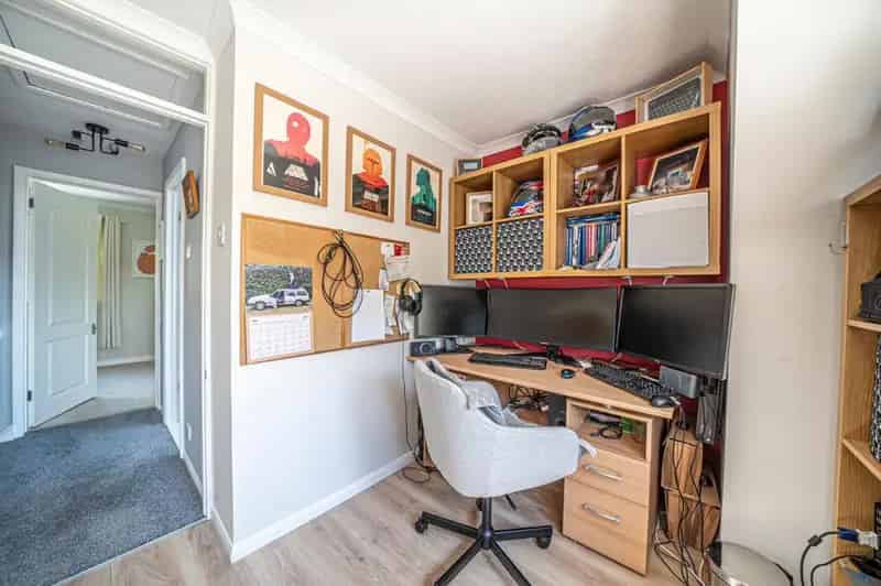 3 Bed Detached House for Sale in Oakley
