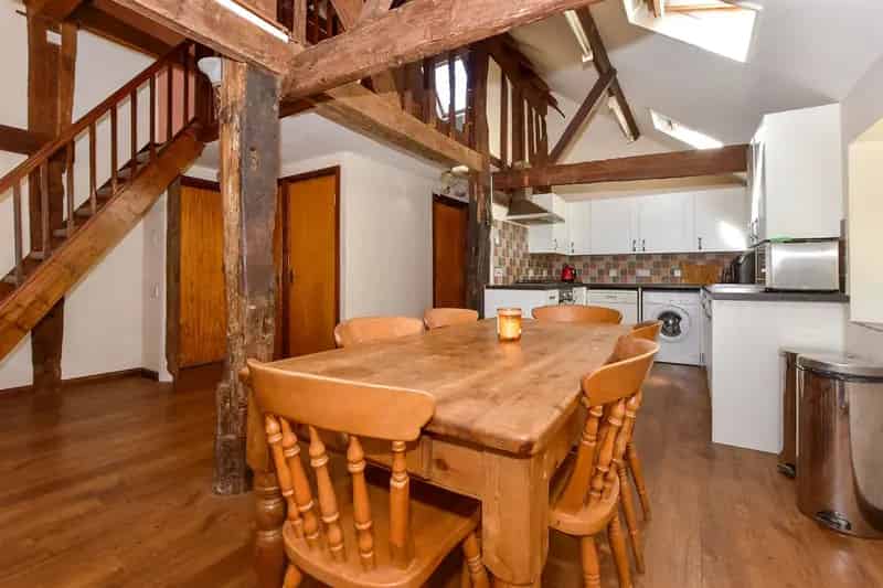 5 Bedroom Detached Barn Conversion with Annex
