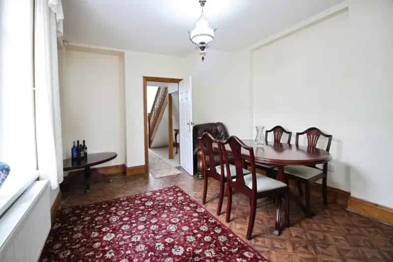 Spacious 3-Bed House in Penarth - No Chain