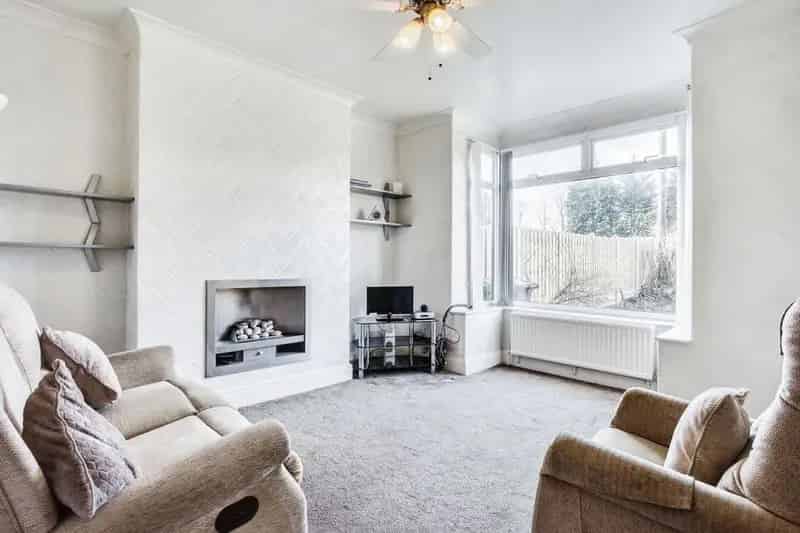 3 Bedroom Semi Detached House Wakefield WF1 For Sale