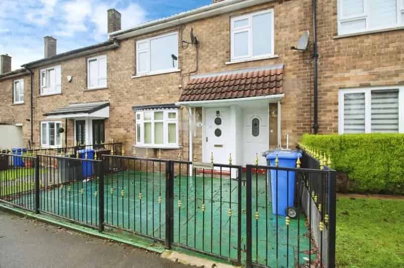 3 Bedroom Mid Terrace House for Sale Sheffield S14