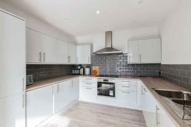 6 Bedroom Semi Detached House with 2 Bedroom Annex - AirBnB Potential