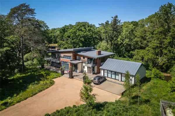 Contemporary New Forest Home with Extensive Grounds and Studio