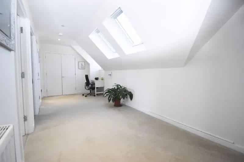 1 Bedroom Penthouse Apartment for Sale in Vyne Park Development