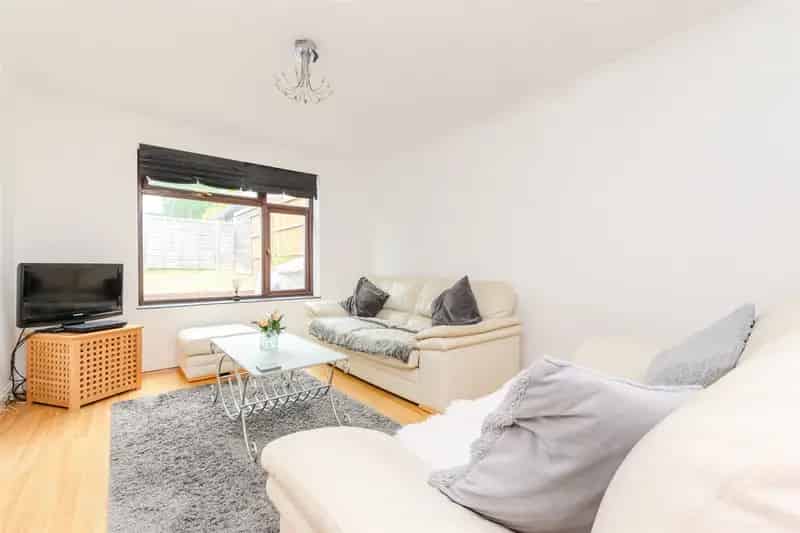 2 Bedroom Terraced House for Sale Near Schools and Motorways