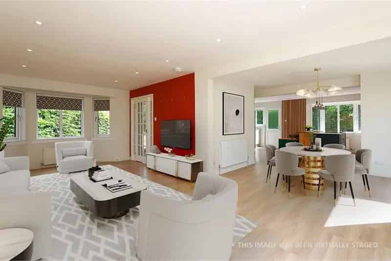 5 Bed Detached House with Open Plan Living and Large Garden