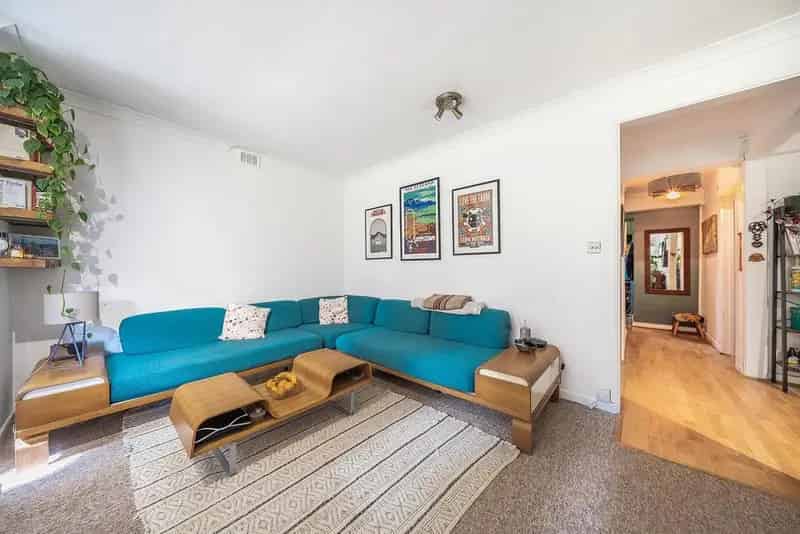 One Bedroom Flat in Period Conversion with Parking and Garden