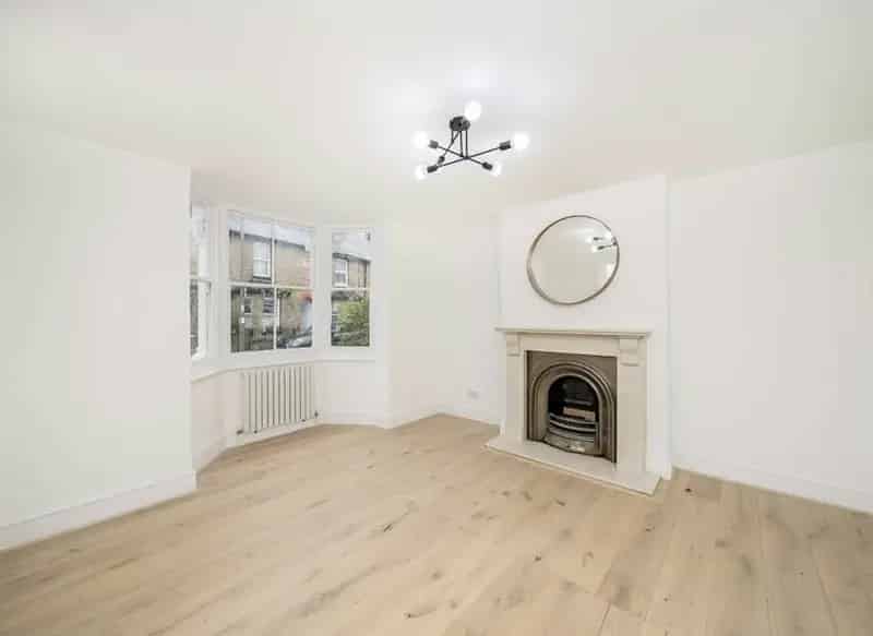 3-Bedroom Victorian House Near River Thames Modernized